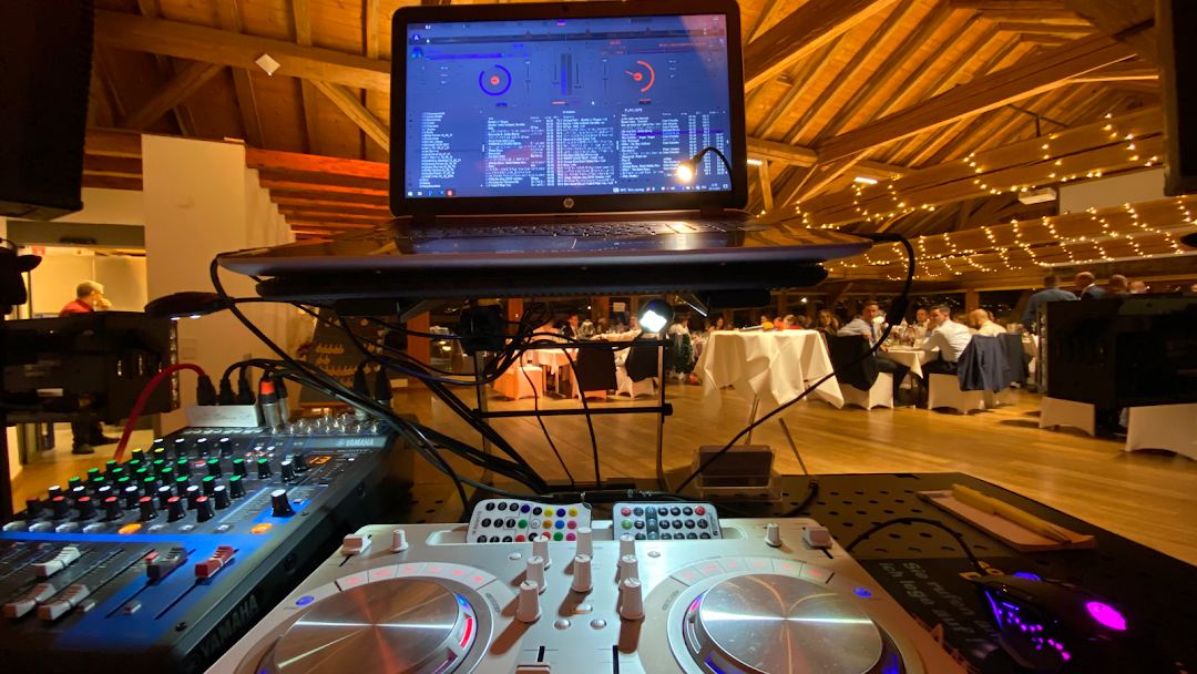 DJ Setup auf einer Hochzeit